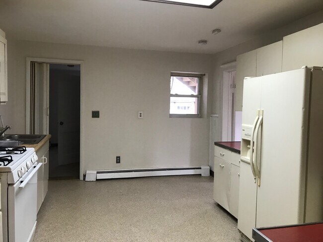 Comer en la cocina - 1 W Academy St