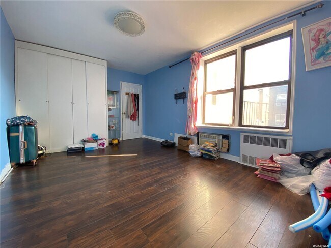 Foto del edificio - 94-11 34th Rd