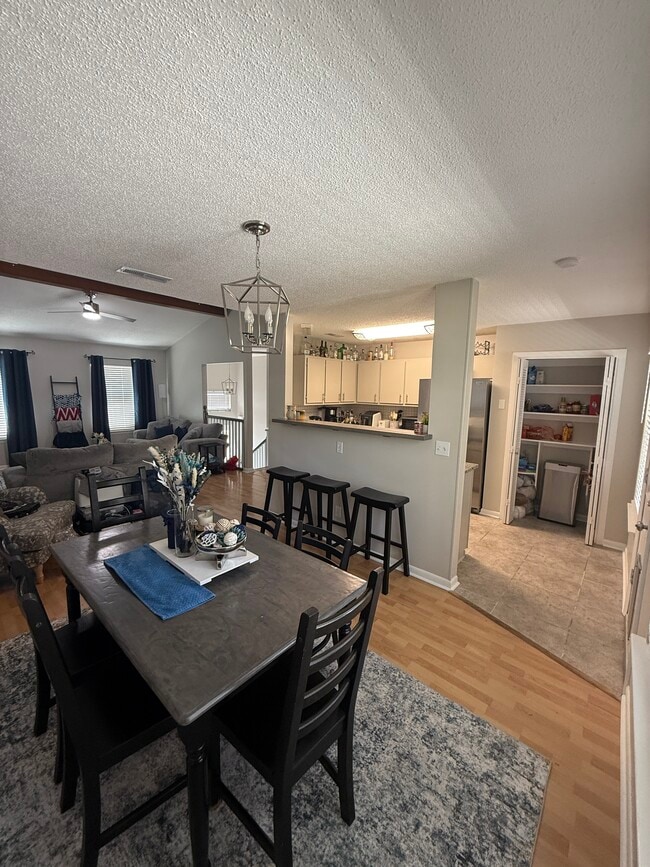 Building Photo - 223 Karen Ct