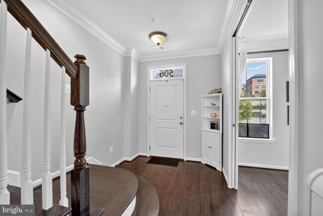 Foto del edificio - 506 Riversail Ln