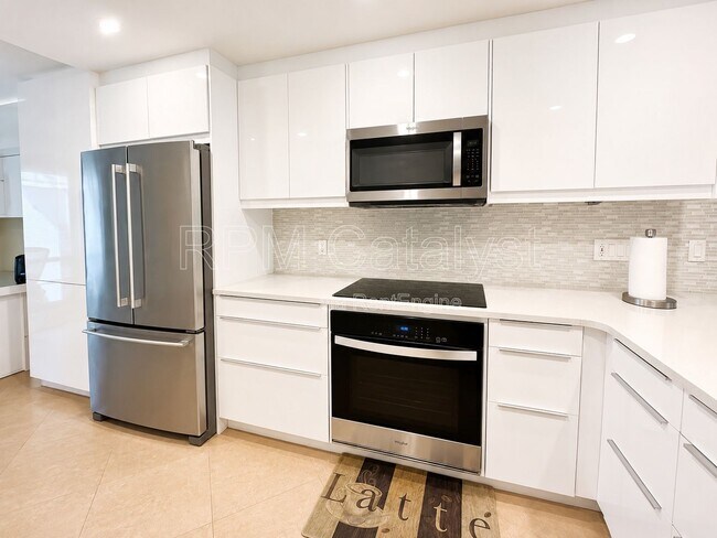Building Photo - 4780 Brittany Dr S