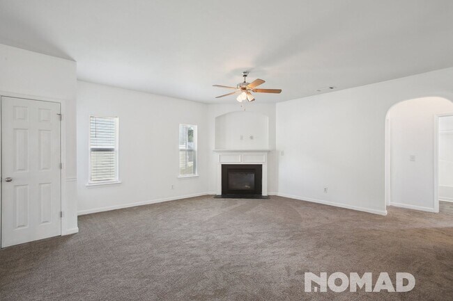 Building Photo - Spacious 5BR House in Lithonia