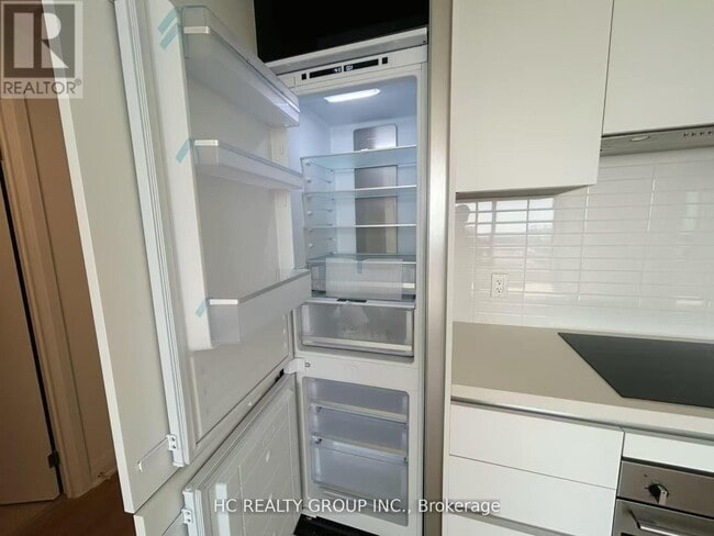 Photo du bâtiment - 4015 The Exchange