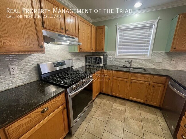 Building Photo - Beautiful 3bd/2.5ba 2 story home in Reedy ...