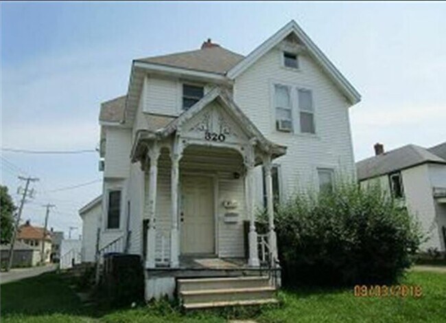 Foto del edificio - 320 E Hickory St