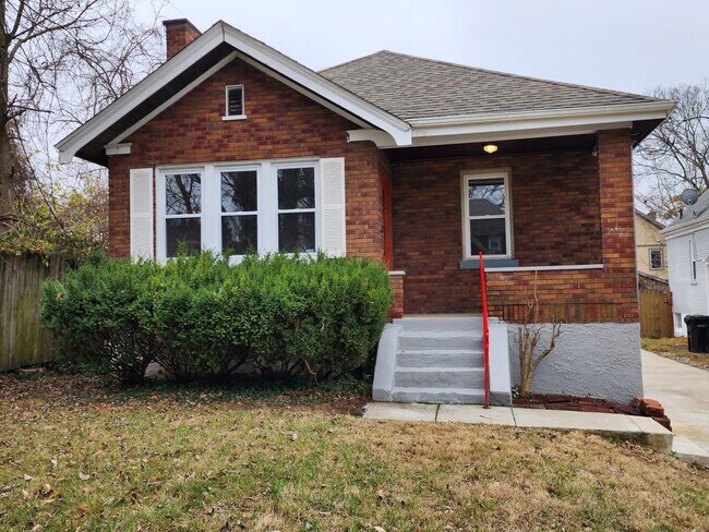 Lovely Home in Kennedy Heights - Lovely Home in Kennedy Heights
