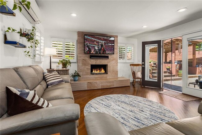 Building Photo - 3844 Longview Dr