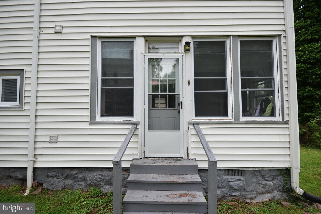 Primary Photo - 9305 West St