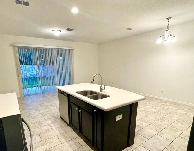Building Photo - 3 Bedroom 2.5 Bath Town Home In Gated Mitchell Creek Community in Oviedo!