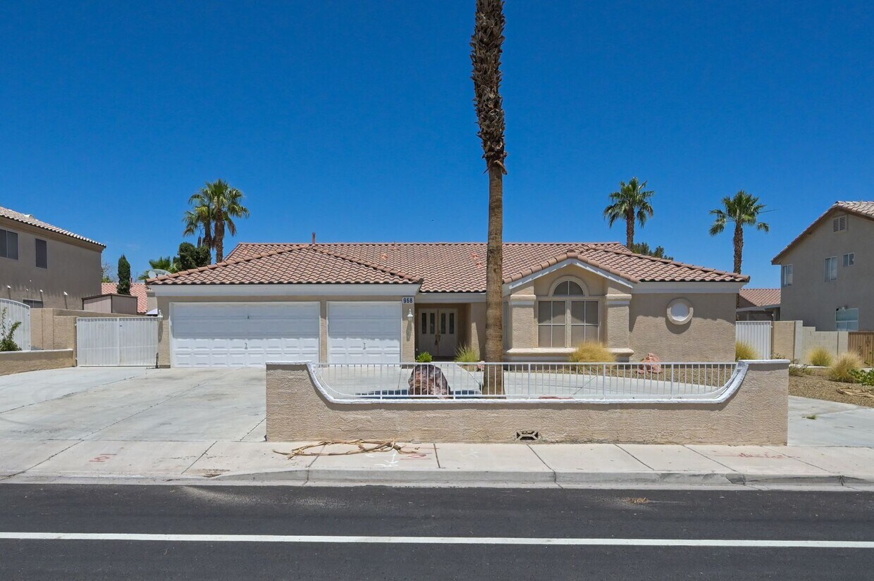Primary Photo - SE!! 4 Bedrooms!! Single Story!! NO HOA!! ...
