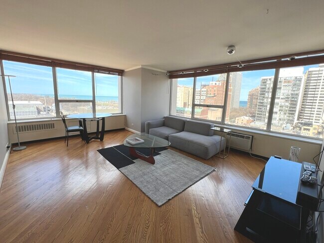 Foto del edificio - 70 W Burton Pl