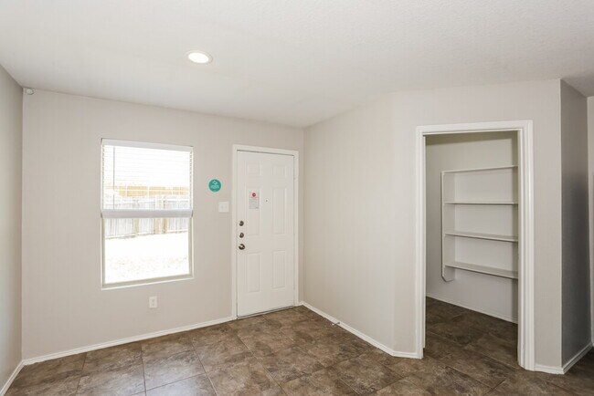 Building Photo - 1520 Castle Ridge Rd