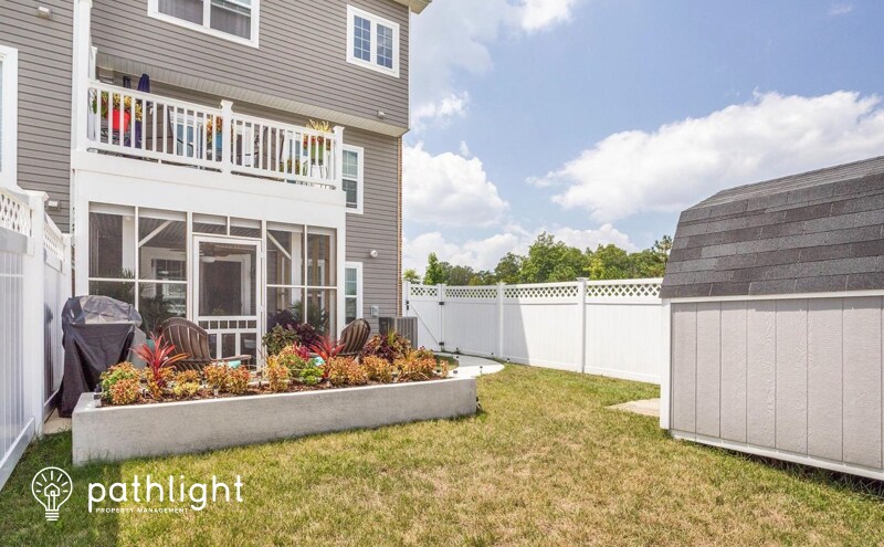 Building Photo - 5401 Spotswood Pl