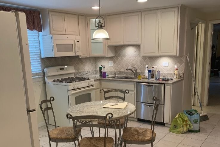 Amplia cocina comedor - 6148 N McVicker Ave