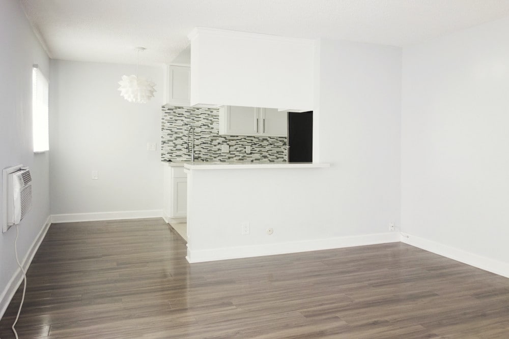 Primary Photo - 3125 Carlyle St