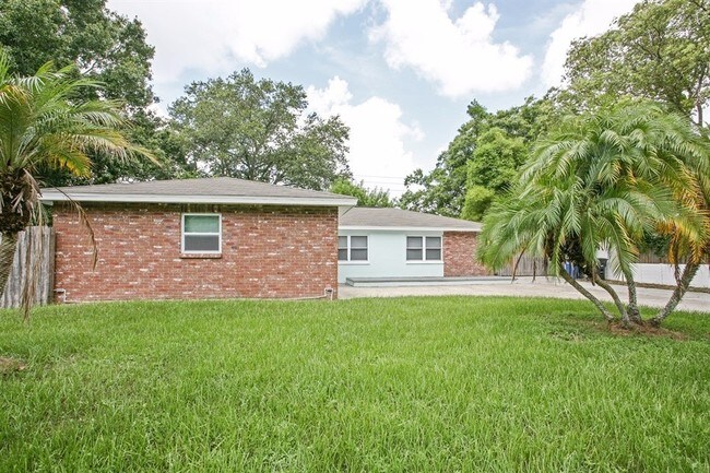 Building Photo - 1740 W Manor Ave