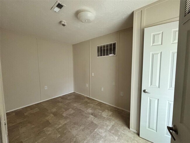 Foto del edificio - 3616 12 W Nugent Ave