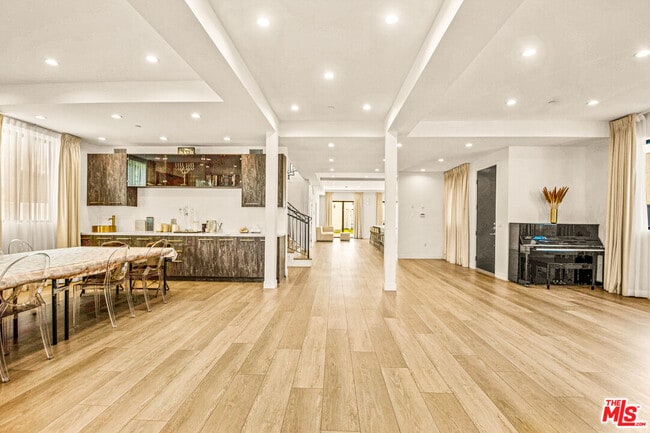 Foto del edificio - 535 N Formosa Ave
