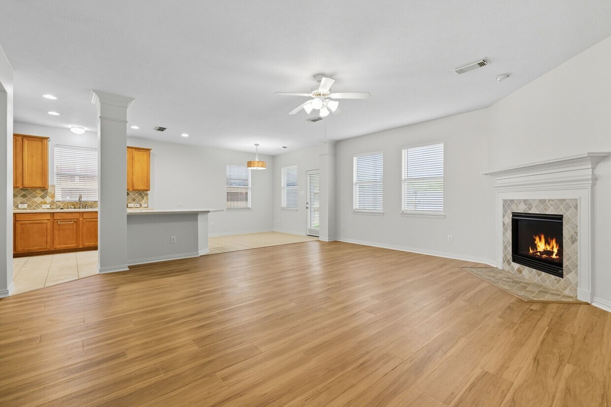 Foto principal - 28018 Wind Hawk Dr
