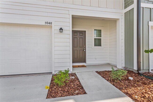 Foto del edificio - 5948 Piney Shrub Pl