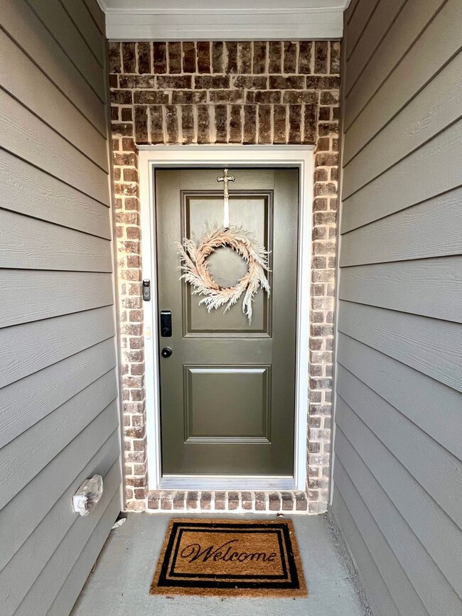 Building Photo - 3 Bedroom Townhome in Oakwood!