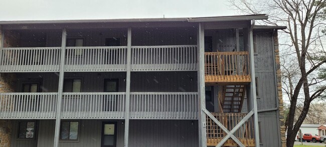 Foto del edificio - 523 Meadowview Dr