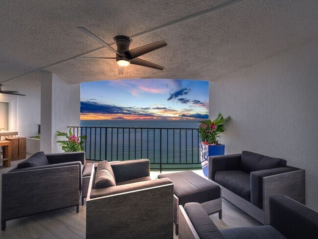 Foto del edificio - PRICE REDUCTION! $8,000/mo. -  Beach-front...