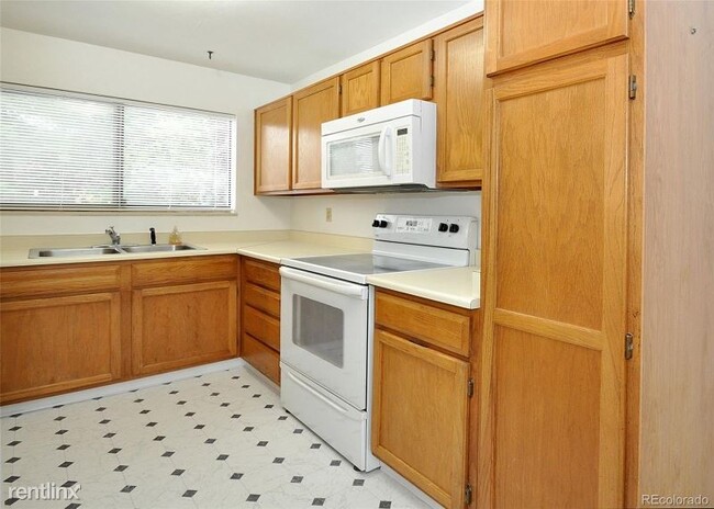 Building Photo - 2 br, 1 bath Condo - 1255 S Balsam St.
