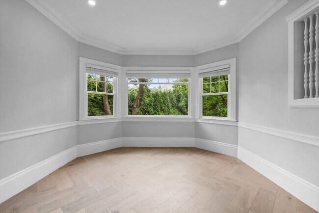 Building Photo - 476 Heath St