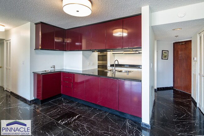 Building Photo - 581 Kamoku St