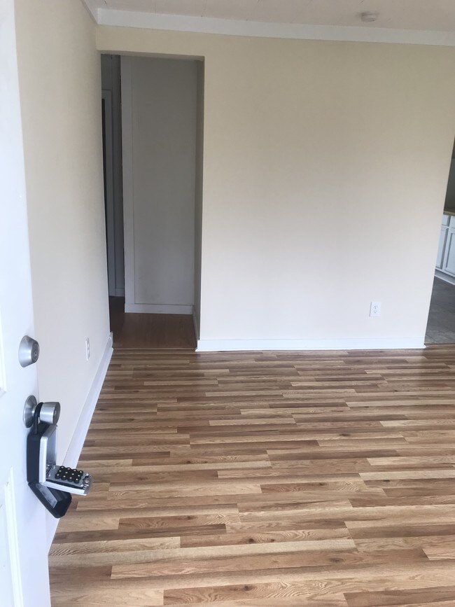 Foto del edificio - 742 W Outer Dr