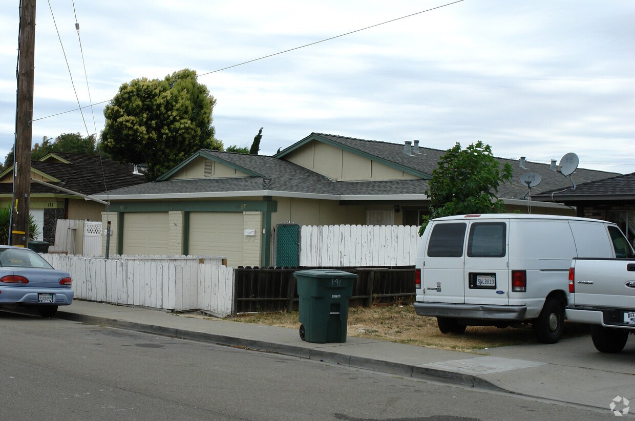 Primary Photo - 137-139 El Dorado Dr