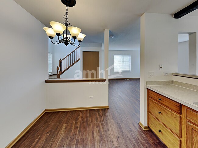 Foto del edificio - 544 Springwood Dr