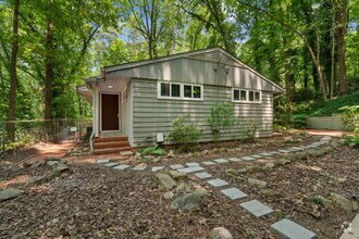 Building Photo - 1207 Roosevelt Dr
