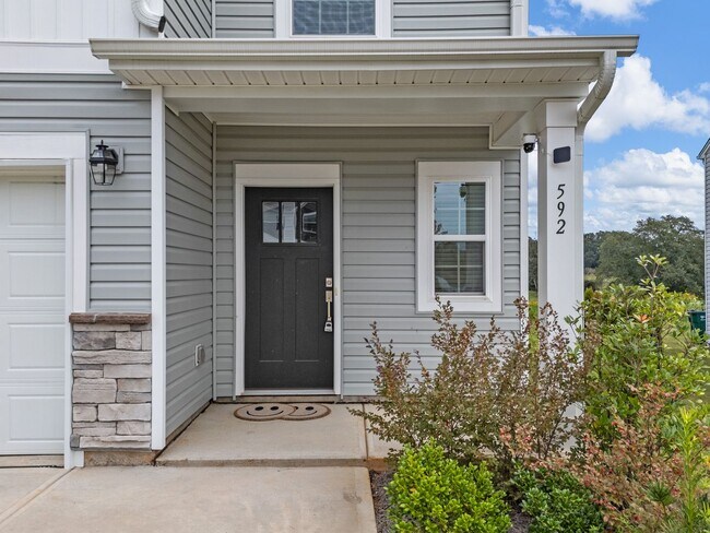 Foto del edificio - Luxury Living & Ultimate Space: Your 5-Bedroom Spartanburg Dream Home, NO APPLICATION FEE if APPR...