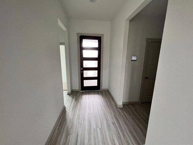 Foto del edificio - 28211 Halle Ray Dr