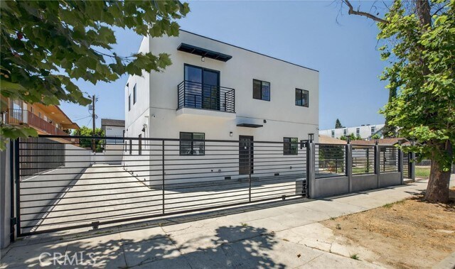 Foto principal - 14732 Gilmore St