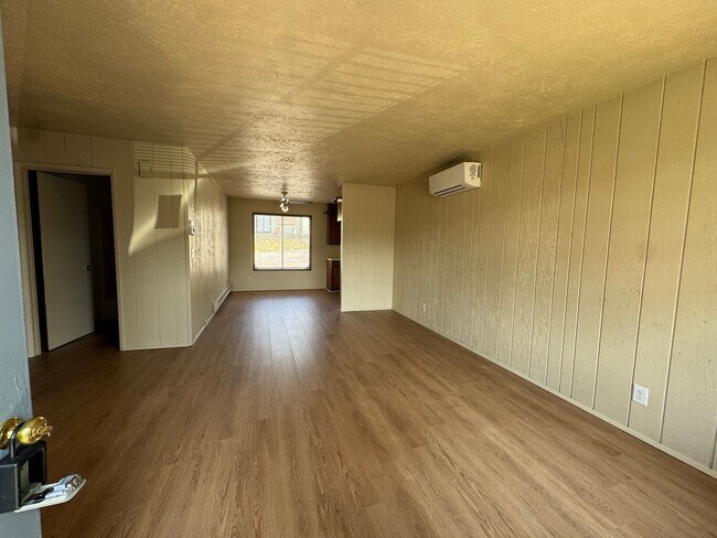 Foto del edificio - 2 Bedroom Duplex with Garage