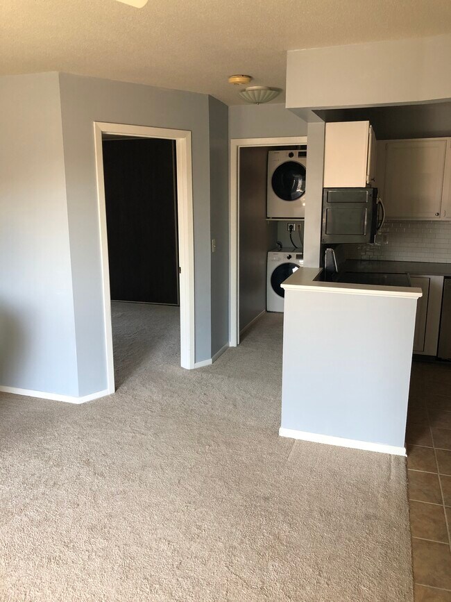 Foto del edificio - 2220 Ridge Drive #33