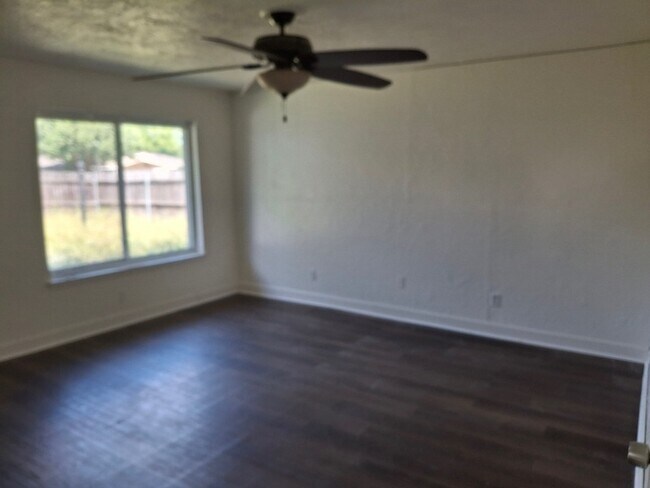 Building Photo - 1405 La Fonda Cir