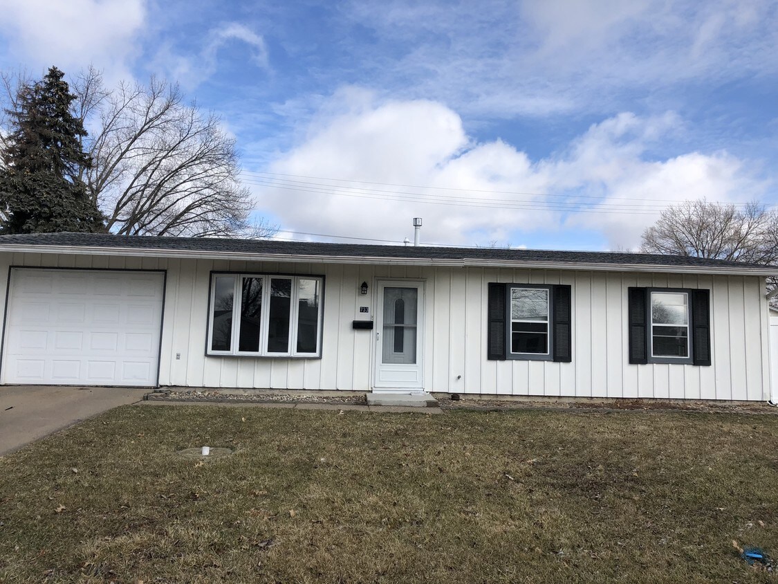 Primary Photo - 733 39th Ave