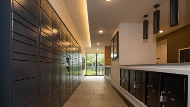 Building Photo - The Weaver