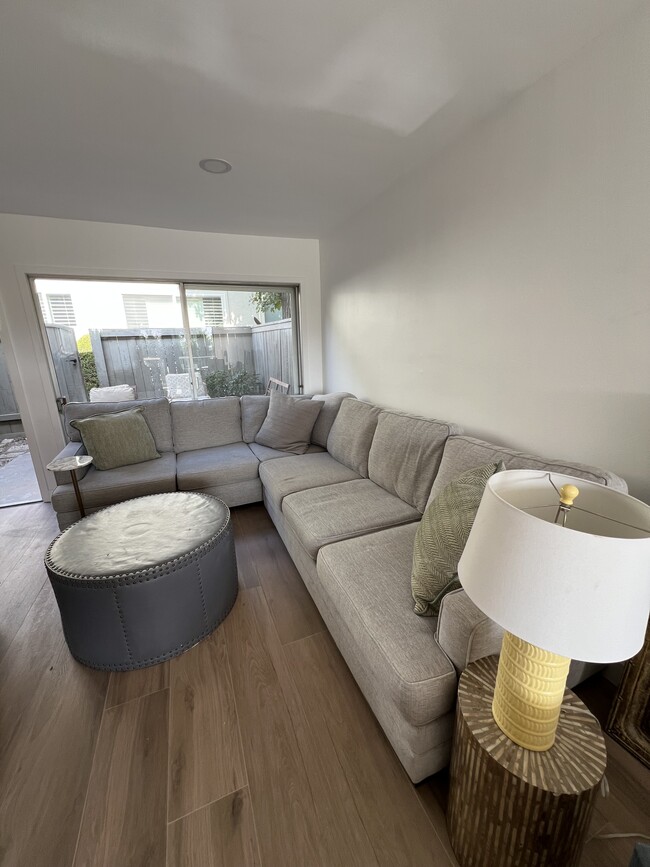 Building Photo - 708 W Sierra Madre Blvd