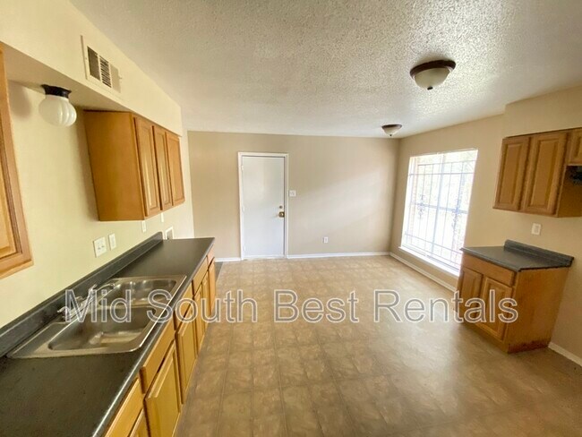 Building Photo - 3239 Carnes