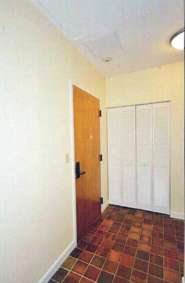 Entry - 100 Keyes Rd