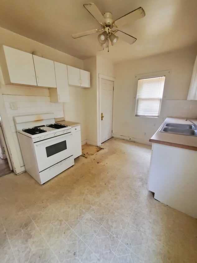 Primary Photo - 1246 E Riverside Ave
