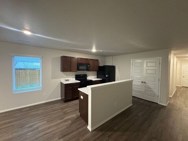 Foto del edificio - *Pre-leasing* NEWER Four Bedroom | Two Bath in Springdale!