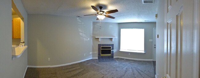 Building Photo - End Unit Townhome with Easy Base Acess!