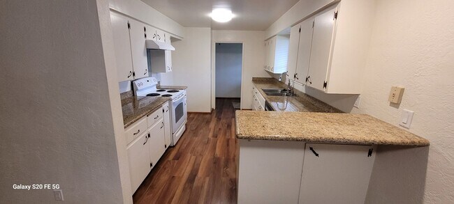 Foto del edificio - Beautiful Spacious Home for Rent