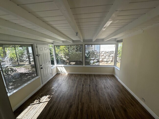 Building Photo - 2151 N Altadena Dr